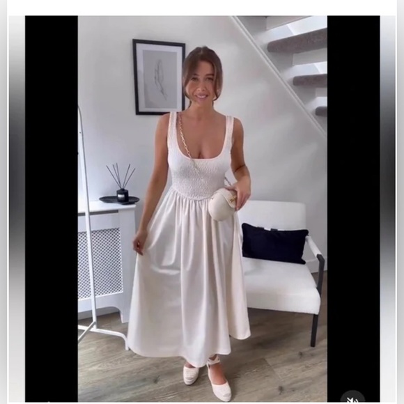 ZARA WHITE DRESS. TRENDING & CLASSIC - Picture 4 of 4